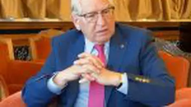 Prof. dr. Vlad Ciurea: băutura cea mai simplă care ne protejează organismul și sănătatea creierului. Ce cantitate recomandă pe zi!