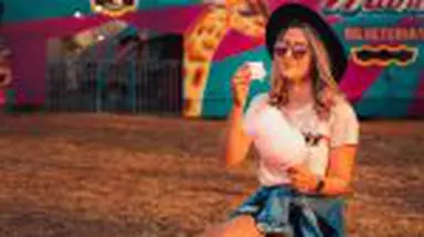 Outfit-ul de festival pentru femei în 2026: idei fresh inspirate din trendurile verii