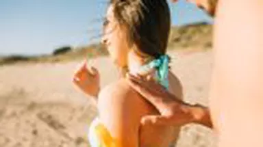 Vacanță la mare fără griji: cum te protejezi eficient de soare