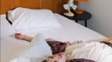 Trucul ciudat care te ajută garantat să dormi neîntors pe caniculă