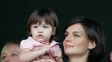 Suri Cruise a renunțat oficial la numele tatălui său. Cum se numește acum fiica lui Tom Cruise și a actriței Katie Holmes