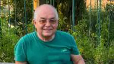 Emil Boc, imagini din propria grădină. Cum arată primele roșii cultivate chiar de primarul Clujului