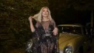 Loredana Groza, apariție răvășitoare pe scena de la Bacău. A purtat o ținută sumară și toți ochii au fost ațintiți asupra ei