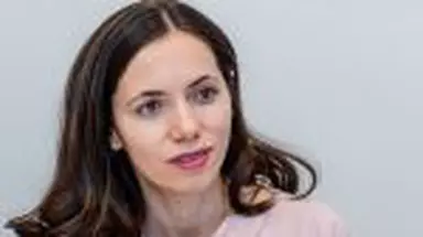 Cum s-a îmbrăcat Mirabela Grădinaru la nunta lui Alexandru Nazare. Ținuta aleasă de partenera lui Nicușor Dan