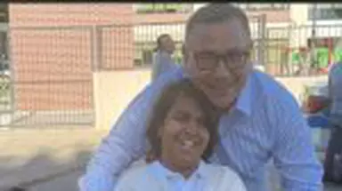 Victor Ponta și Daciana Sârbu, din nou o familie în prima zi de școală. Au fost alături de Maria, fetița lor adoptată