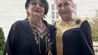 Monica Pop, Viorica Dăncilă, Stela Enache și Elena Merișoreanu, la un eveniment monden. Ce ținute elegante au ales