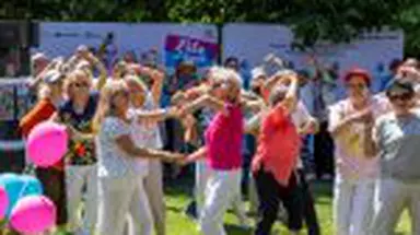Cum îi păstrăm pe seniori parte activă din comunitate?