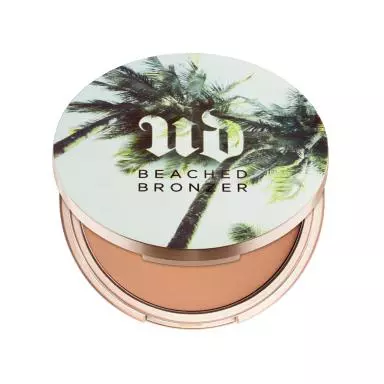 Pudră bronzantă Beached Bronzer, Urban Decay, 140 lei (disponibilă în Sephora)