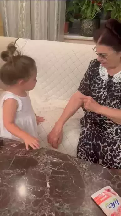 irina-loghin-nepotica-1-copy