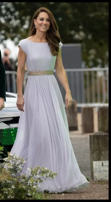 Au luat Kate Middleton și Meghan Markle lecții de etichetă?