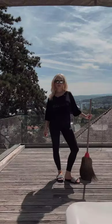 alina ceusan in negru