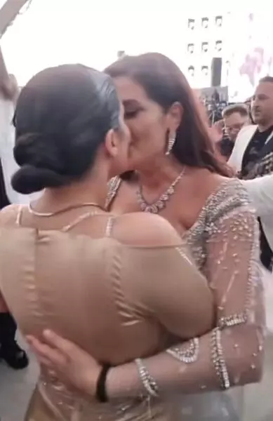 Roxana Dobre si Betty Stoina