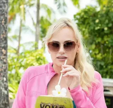 rebel-wilson-a-devenit-mama-11