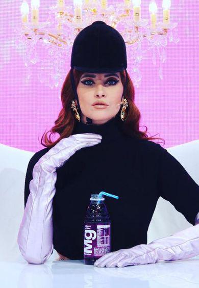 Mikaela Ii Calcă Pe Urme Iuliei Albu Fiica Vedetei La 10 Ani Pozează Precum Un Model Profesionist