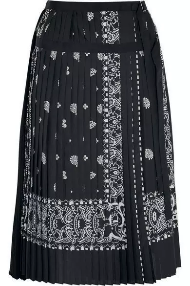 Fusta din matase, Sacai, 760 euro, www.net-a-porter.com