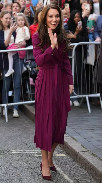 Au luat Kate Middleton și Meghan Markle lecții de etichetă?
