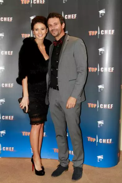 Geanina Ilies - rochie Dolce&Gabbana, pantofi si clutch Christian Louboutin, capa blana naturala