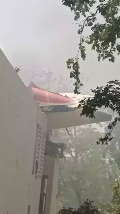 o-aeronava-air-india-cu-242-de-oameni-la-bord-s-a-prabusit-in-india-intr-o-zona-rezidentiala-1