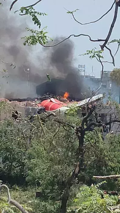 o-aeronava-air-india-cu-242-de-oameni-la-bord-s-a-prabusit-in-india-intr-o-zona-rezidentiala