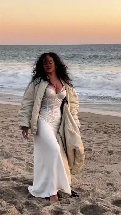 Rihanna 'Lift Me Up'