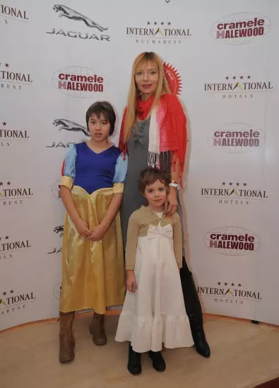 Roxana Iliescu si fetitele ei