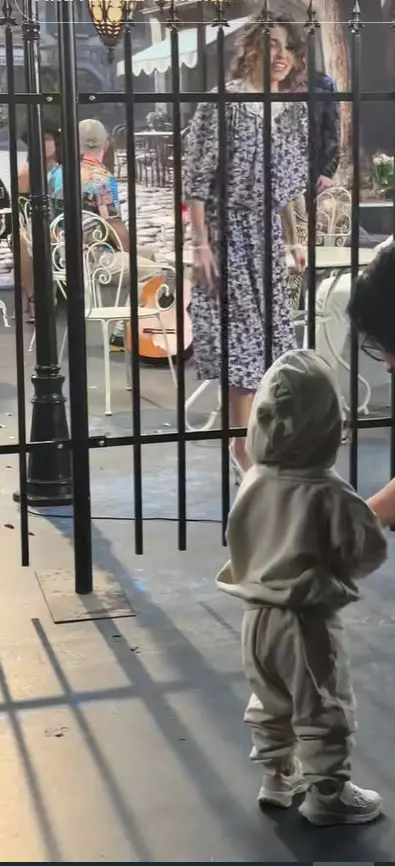 theo rose, la filmari cu sasha