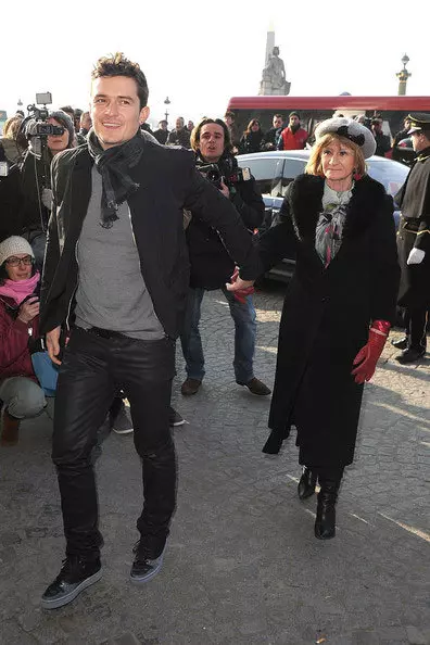 Orlando Bloom si mama lui, Sonia, la prezentarea Balenciaga