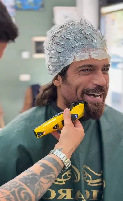 can-yaman-schimbare-radicala-look-barba-rasa (4)
