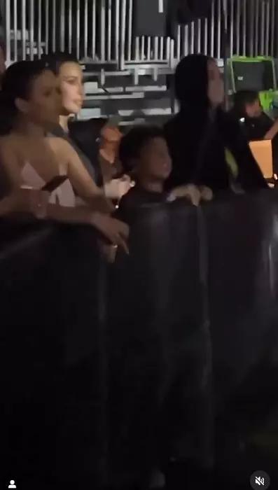 Kim Kardashian si Bianca Censori la concert 2