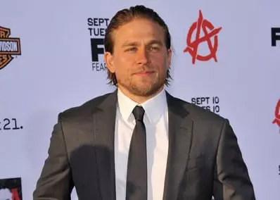 Charlie Hunnam nu mai vrea să fie starul din filmul 50 Shades of Grey