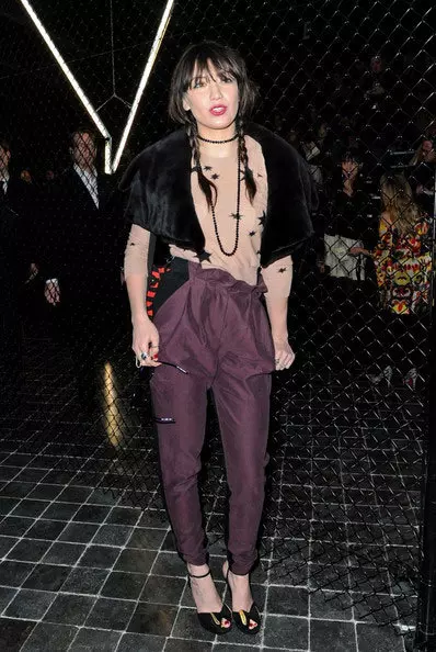 Daisy Lowe, la prezentarea Jean Paul Gaultier