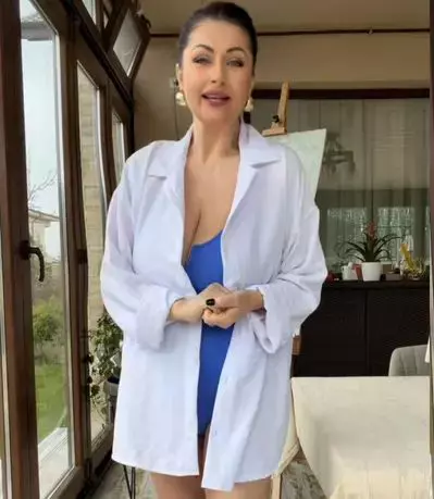 gabriela-cristea-in-costum-de-baie-6