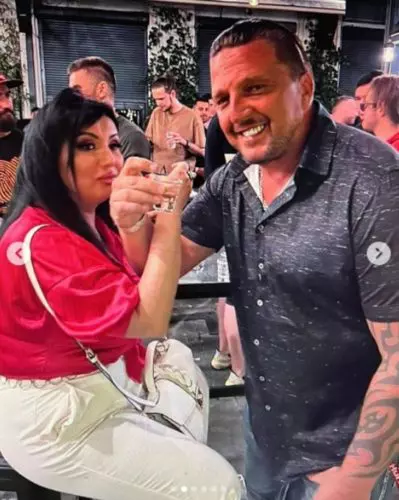 adriana-bahmuteanu-si-logodnicul-george-restivan-399x500-1