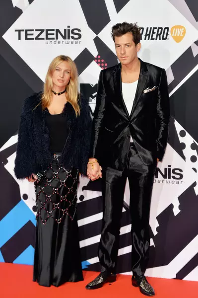 Mark Ronson si Josephine de la Baume