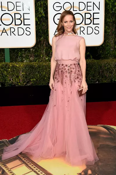 Leslie Mann in Monique Lhuillier