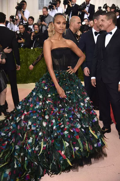 Zoe Saldana, intr-o rochie Dolce & Gabbana Alta Moda la Gala MET