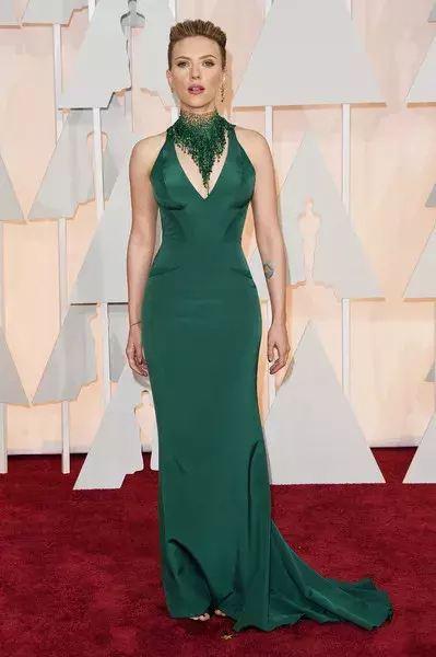 15. Scarlett Johansson în Versace în 2015