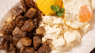 Tochitură moldovenească – rețeta lui Radu Anton Roman