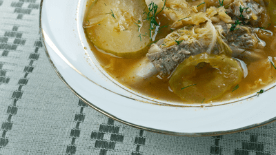 Mâncare de castraveți muraţi – rețeta tradițională oltenească