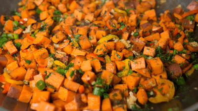 Rețeta de cartofi dulci la tigaie. Ai nevoie de doar o lingură de ulei!