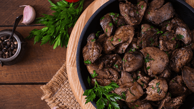 Reţeta de ficăţei la tigaie. Cum să gătești ficăței cu ceapă și usturoi