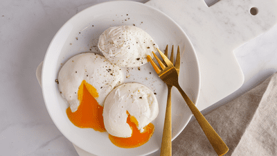 Ouă poşate. Cum se fac ouăle poșate perfecte. Sfaturi și trucuri