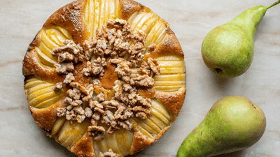 Prăjitură cu pere și nuci, desert ușor și rafinat. Rețetă clasică, gust bogat și textură fragedă