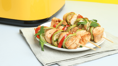 Frigărui de pui cu ardei și dovlecei la grătar – rețeta ideală pentru mese delicioase de vară