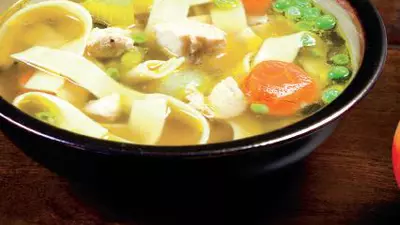 Supă de pui cu tăieţei de casă