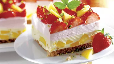 Prăjitură diplomat cu căpşuni