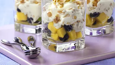 Salată de fructe cu cremă de brânză