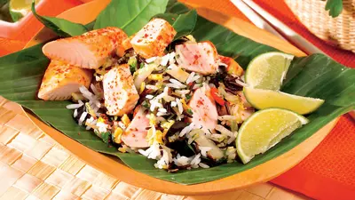 Salată de orez cu peşte şi măsline