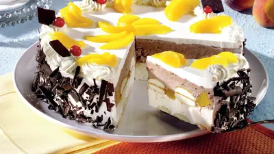 Tort cu piersici şi ciocolată