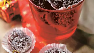 Bomboane din biscuiţi cu fructe confiate